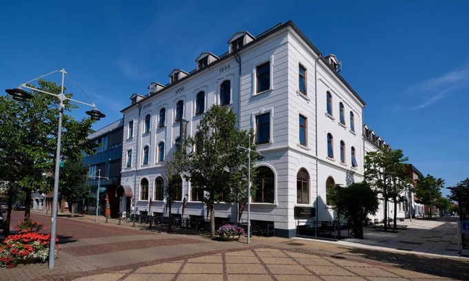 Bronderslev Hotel | Explore Hotel Phønix Brønderslev: Pet-Friendly Retreat