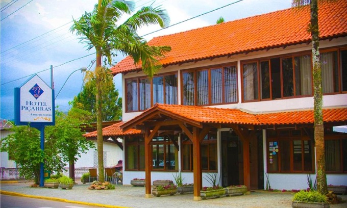 Picarras Hotel | Discover Hotel Piçarras: Family-Friendly with Great Amenities