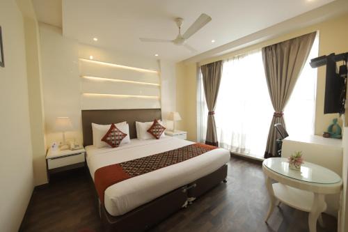 Naraina Hotel | Hotel Picasso Prive Naraina: Ideal for Couples & Local IDs