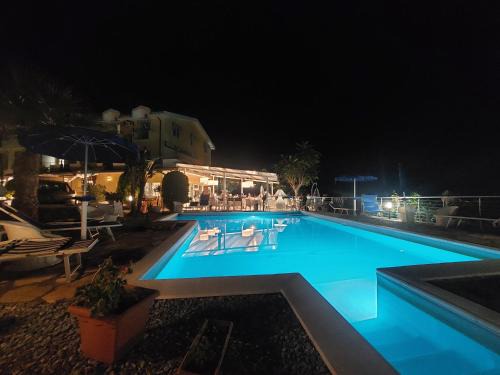 Intavolata Hotel | Pet-Friendly Hotel Piccolo Mondo with Ocean View Pool