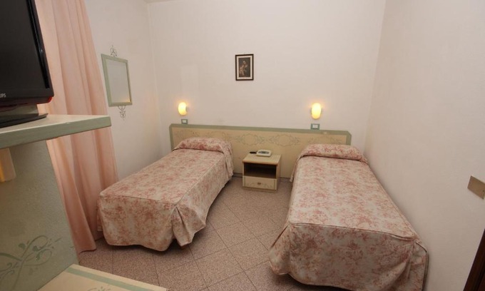 Imperia Hotel | Pet-Friendly Retreat at Hotel Piemontese with Breakfast