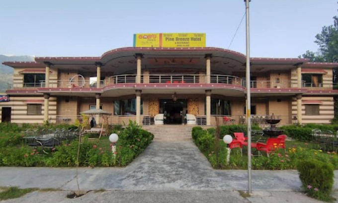 Khyber Pakhtunkhwa Hotel | Relax at Hotel Pine Breeze with Family-Friendly Amenities