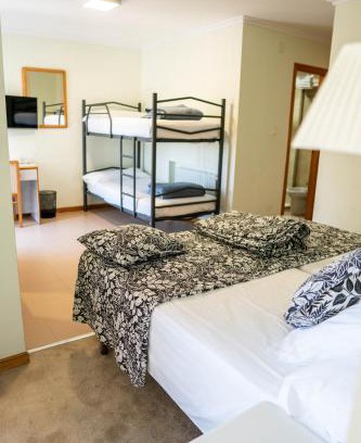 San Vicente de la Barquera Hotel | Family-Friendly Hotel Playa de Merón with Great Reviews