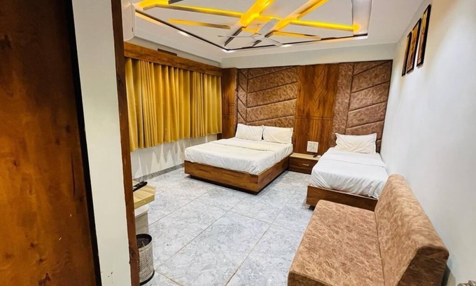 Ellis Bridge Hotel | Explore Hotel Planet Villa: Family-Friendly Stay with Breakfast
