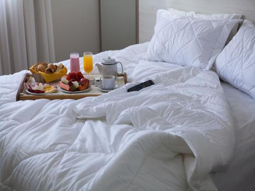 Centro Hotel | Elegant Hotel Plaza Camboriú: Ocean View & Pool Access