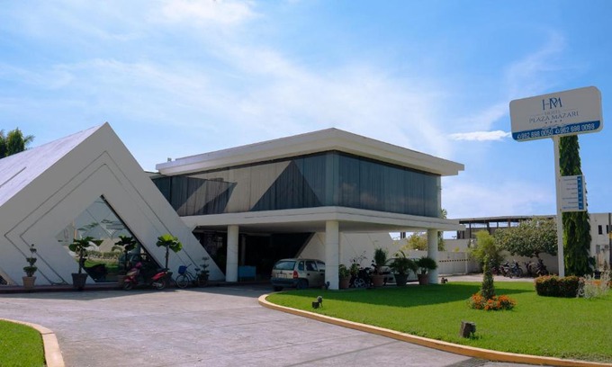 Ciudad Hidalgo Hotel | Family-Friendly Hotel Plaza Mazari with Oceanfront Pool