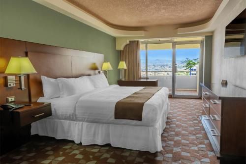 Tegucigalpa Hotel | Explore Hotel Plaza San Martin: 4-Star Comfort Awaits
