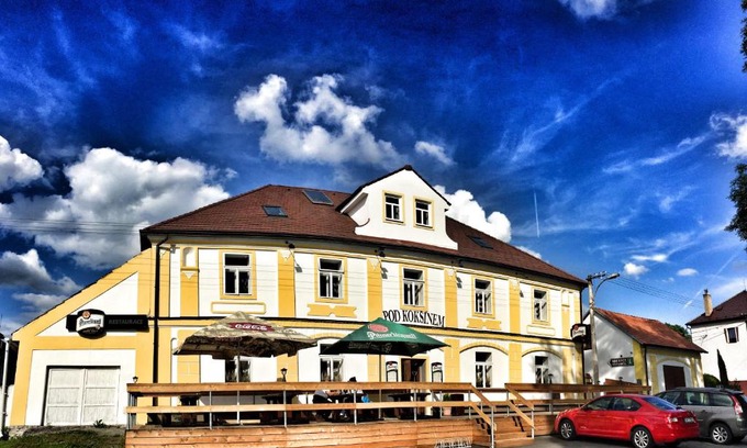 Spalene Porici Hotel | Discover Hotel Pod Kokšínem: Pet-Friendly Retreat