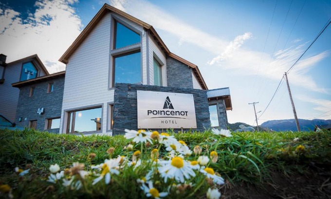 El Chalten Hotel | Family-Friendly Retreat at Hotel Poincenot with Hot Tub