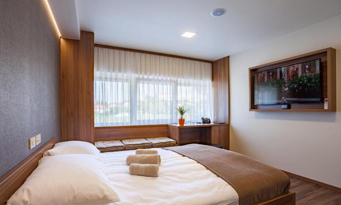 Ptuj Hotel | Discover Hotel Pomaranča: Family-Friendly with Breakfast