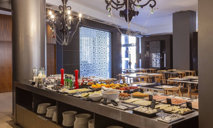Distrito Macarena Hotel | Discover Hotel Porcel Torneo: 4-Star Comfort & Spa Relaxation