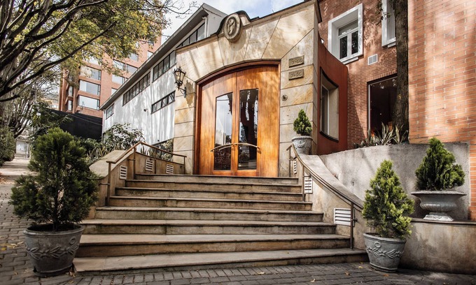 La Cabrera Hotel | Discover Hotel Porton Bogota: 4-Star Comfort & Dining