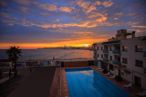 Sitges Hotel | Relax at Hotel Port Sitges with Oceanfront Pool & Dining