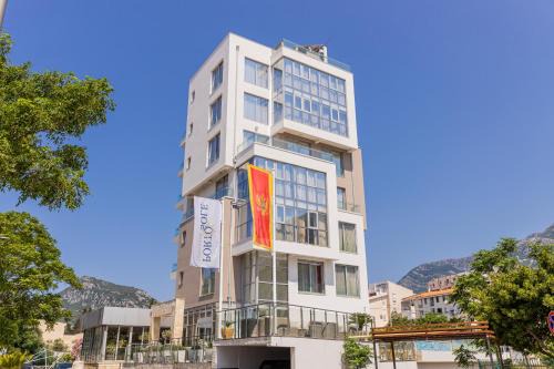 Sutomore Hotel | Inviting Hotel Porto Sole: Pool and Family-Friendly Amenities
