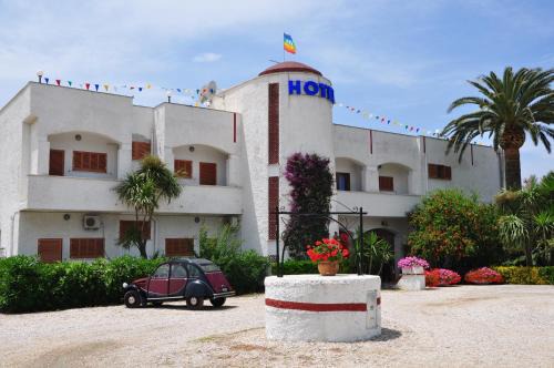 Santa Marinella Hotel | Experience Comfort at Hotel Portofina with Ocean Views