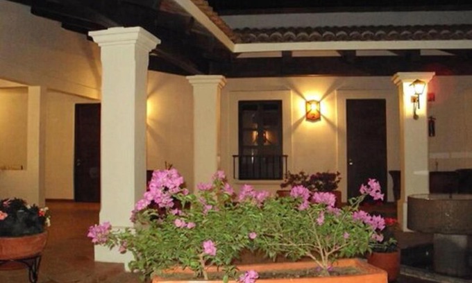 Mascota House | Discover Hotel Posada Santa Rita: Family-Friendly Retreat