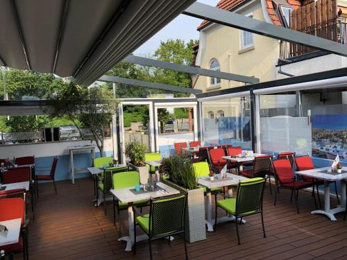 Eglosheim Hotel | Hotel Poseidon: Family-Friendly Retreat with Top Reviews
