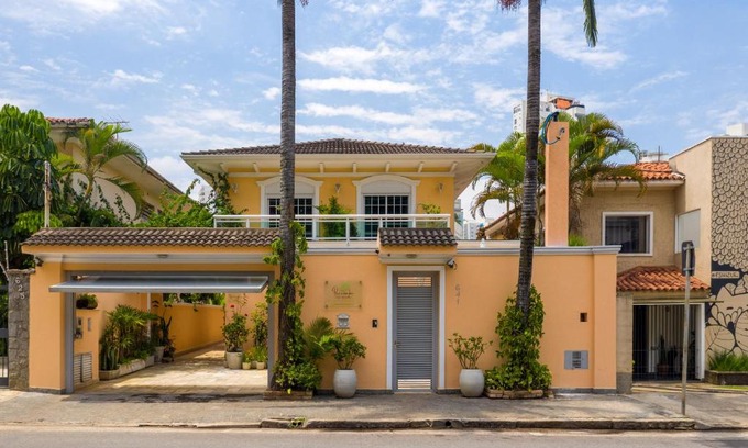 Sao Paulo Hotel | Top-Rated Hotel Pousada Pacaembu: Family-Friendly Retreat