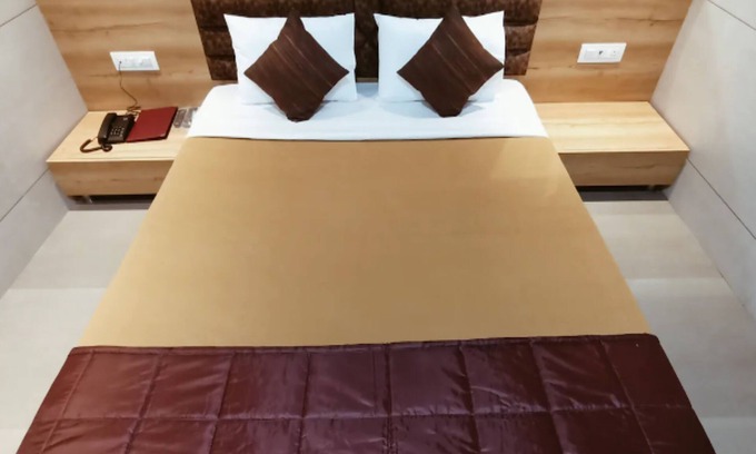 Bandra East Hotel | Discover Comfort at Hotel Prasad NX with Breakfast Included