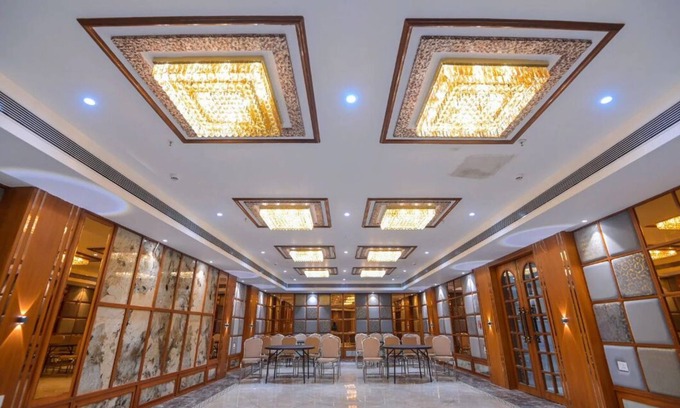 Jagdalpur Hotel | Discover Hotel Pratap Palace: Family-Friendly with Breakfast