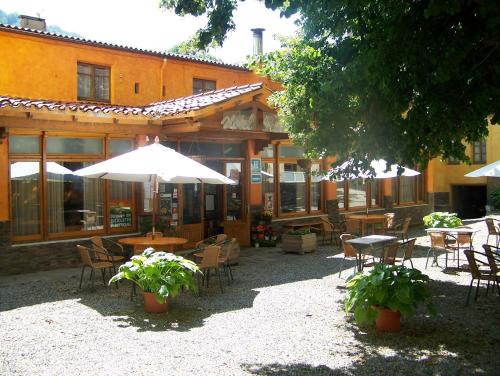 Ribes De Freser Hotel | Pet-Friendly Hotel Prats with Restaurant & Child Amenities