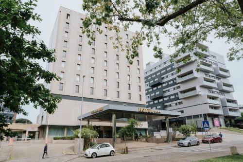 Maia Hotel | Elegant Hotel Premium Porto Maia with Family-Friendly Perks