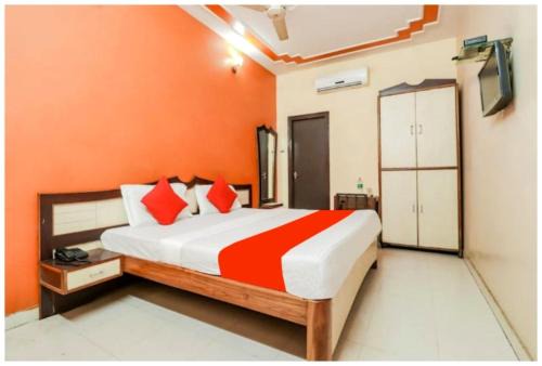 Charbagh Hotel | HOTEL PREMIUM SUNRISE Near Hanuman Temple and Railway Station - Parking and Wifi Facilities - Air Conditioning Luxury Room - A Top Rated Four Star Hotel