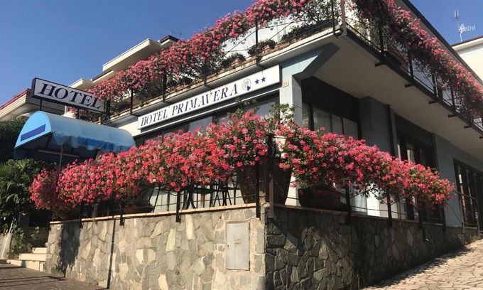 Desenzano del Garda Hotel | Pet-Friendly Hotel Primavera with Restaurant & Breakfast