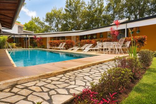 Ciudad Cariari Hotel | Convenient Stay at Hotel Puerta del Sol - Near San Jose Airport