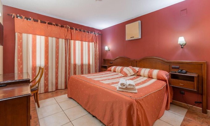 La Puebla de Valverde Hotel | Discover Hotel Puerta de Javalambre: Pet-Friendly Retreat
