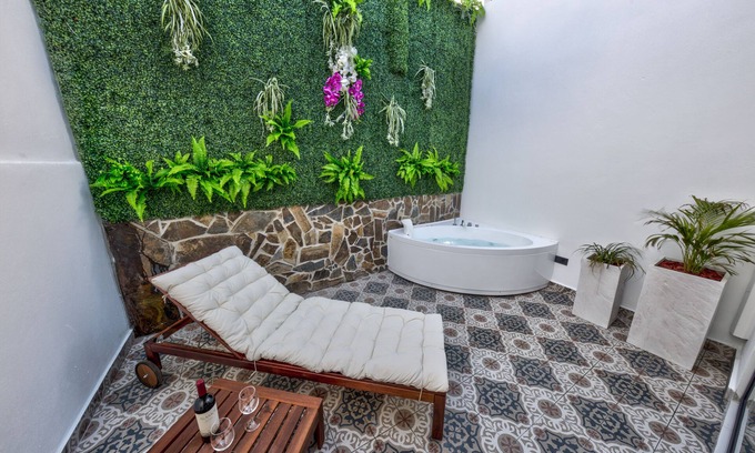 Puerta de Tierra Hotel | Indulge in Relaxation at Hotel Puerto Valdes - 4-Star Retreat