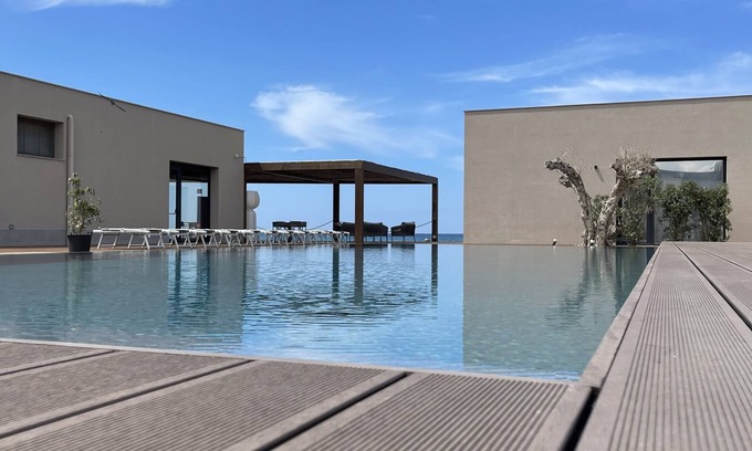 Trapani City Centre Hotel | Discover Hotel Punta Tipa: Family-Friendly with Pool Access