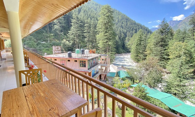 Kasol Hotel | Riverside Retreat at Hotel Purnima: Family-Friendly Dining