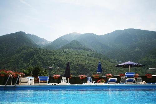 Andorra la Vella Hotel | Relax at Hotel Pyrénées: Oceanfront with Pool & Dining