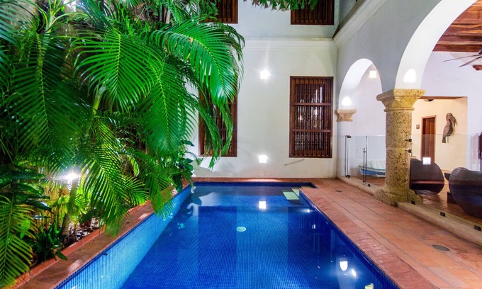 Centro Hotel | Discover Hotel Quadrifolio: 4-Star Oasis with Spa & Pool