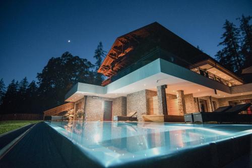 Ramsau am Dachstein Hotel | Experience Comfort at Hotel Rösslhof - 4 Star Retreat