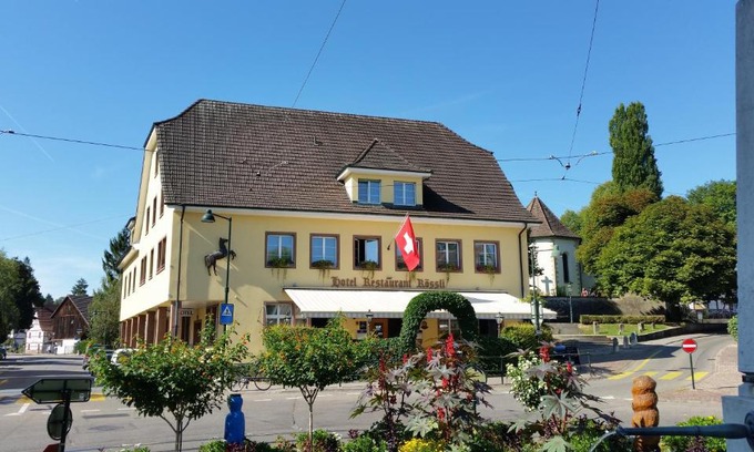Allschwil Hotel | Discover Hotel Rössli: Pet-Friendly Retreat with Dining