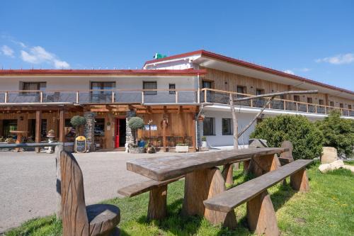 Ustek Hotel | Pet-Friendly Hotel Racek with Hot Tub & Breakfast Included