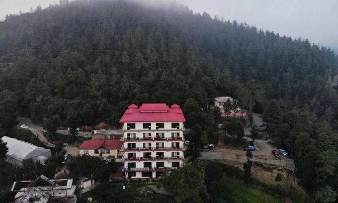 Shilon Bagh Hotel | Experience Hotel Radium Valleyview: 4-Star Pet-Friendly Stay