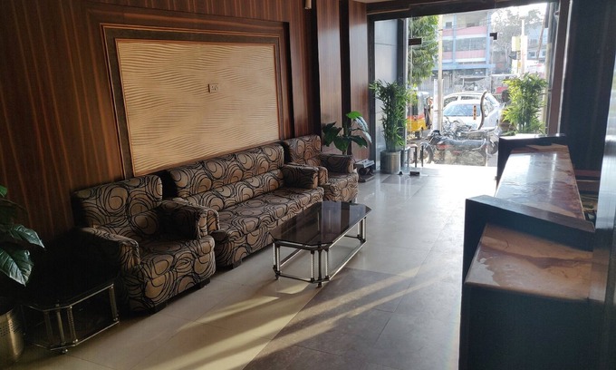 Jabalpur Hotel | Affordable Hotel Rahul: Family-Friendly & Accessible Stay