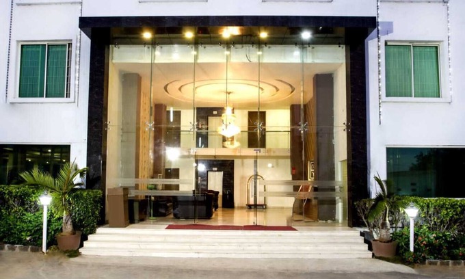 Shamshabad Hotel | Hotel Rainbow International Airport Road