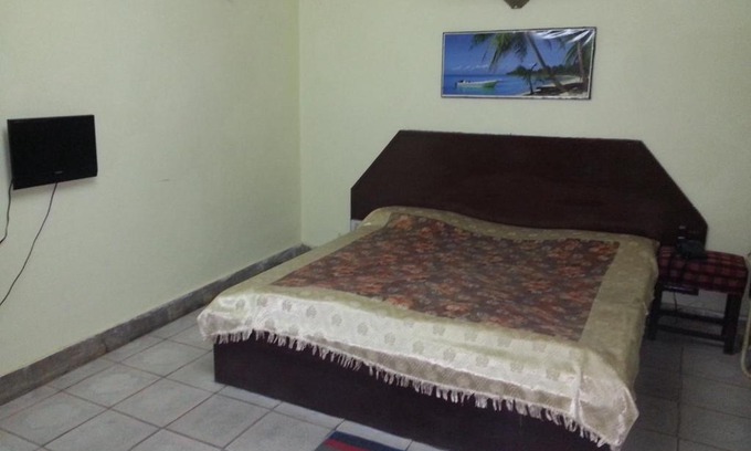 Soraon Hotel | Budget-Friendly Stay at Hotel Raj With Breakfast Included