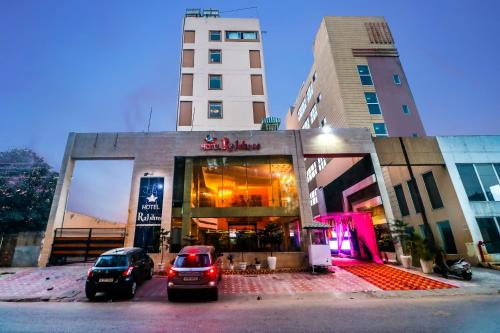 Industrial Area Phase I Hotel | Relaxing Retreat at Hotel Rajshree & Spa with Hot Tub