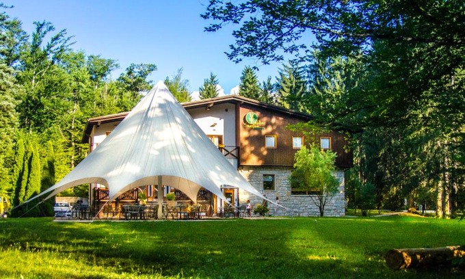 Cerknica Hotel | Pet-Friendly Hotel Rakov Skocjan with Hot Tub & Dining