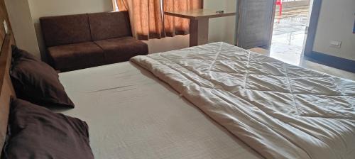 Nasrullahganj Hotel | Hotel Ramadeesh
