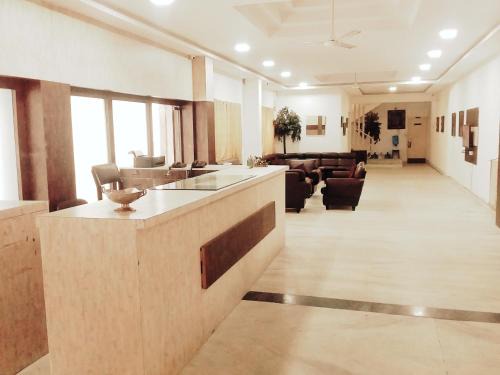 Secunderabad Cabin | Convenient Hotel Ranjit Residency with Breakfast & Child Care