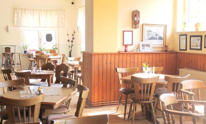 Ueckeritz Hotel | Oceanfront Hotel Ratscafe Ückeritz: Family-Friendly Stay