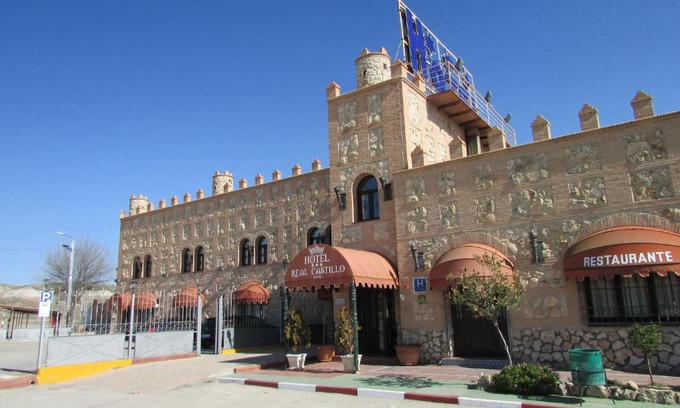 La Guardia Hotel | Pet-Friendly Hotel Real Castillo with Hot Tub & Breakfast