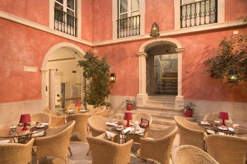 Sao Sebastiao da Pedreira Hotel | Elegant Hotel Real Palacio: 5-Star Comfort Awaits You