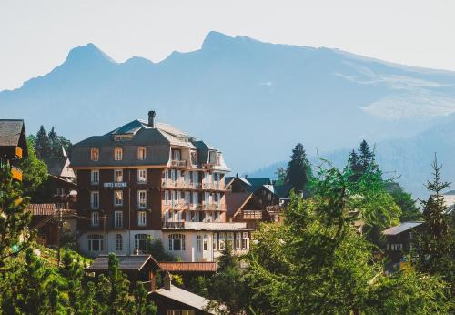 Murren Hotel | Discover Hotel Regina: Pet-Friendly with Breakfast Included